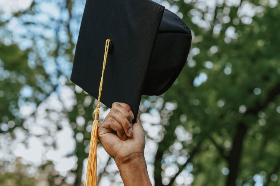 pexels-olia-danilevich-8093033