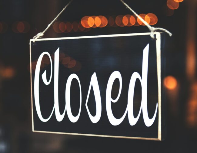 pexels-timmossholder-942304