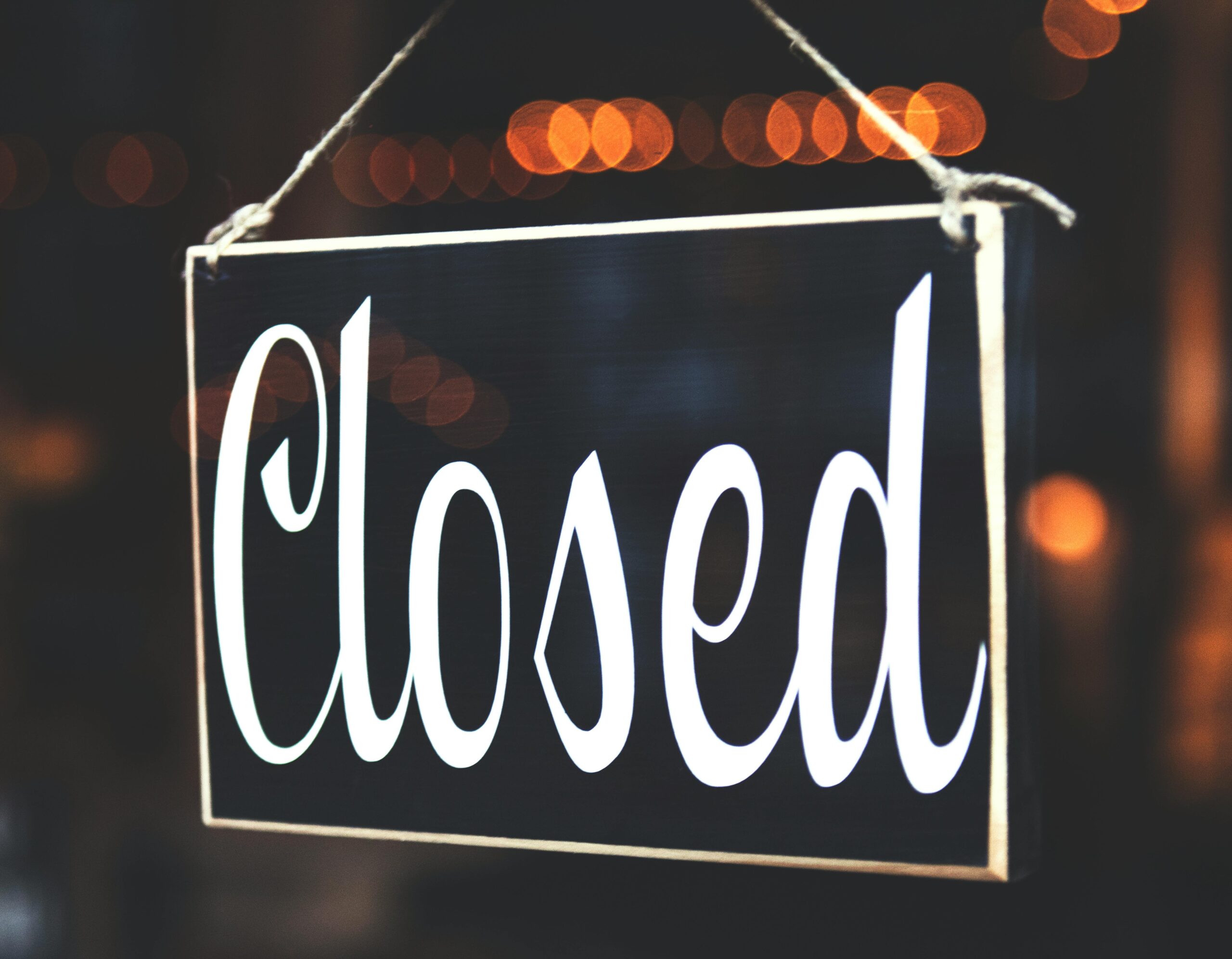 pexels-timmossholder-942304